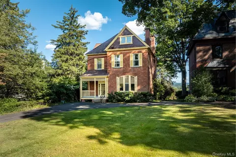 44 W Chestnut St, Kingston, NY 12401