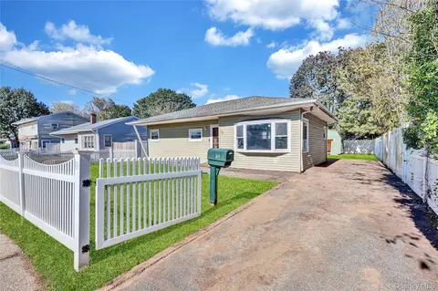 34 Croydon Rd, Amityville, NY 11701