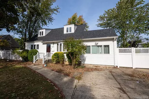245 Ackerman St, Central Islip, NY 11722