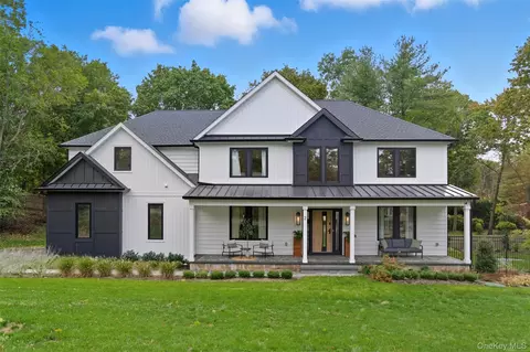 2 Overlook Dr, Mount Sinai, NY 11766