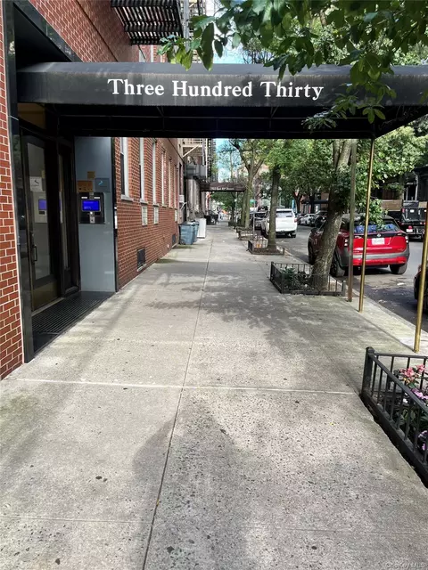 330 E 83 St #2J, New York, NY 10028