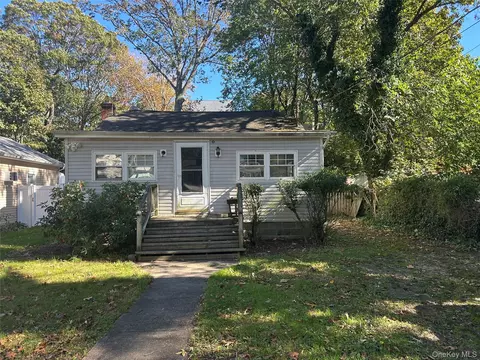 129 Westbury Dr, Sound Beach, NY 11789