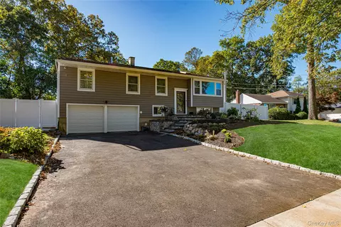 10 Dewey Rd, Commack, NY 11725