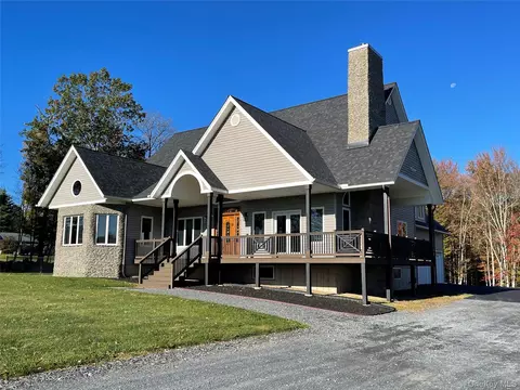 273 Pine Grove Rd, Middletown, NY 10940
