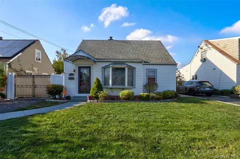 131 Peninsula Blvd, Valley Stream, NY 11581