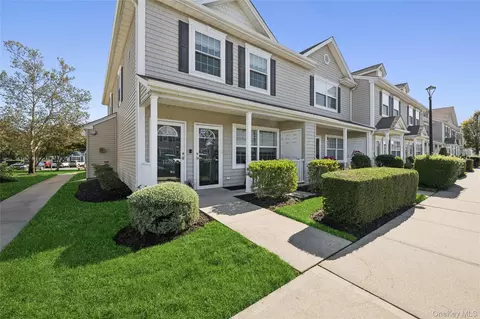 1228 Willow Ln, Valley Stream, NY 11580