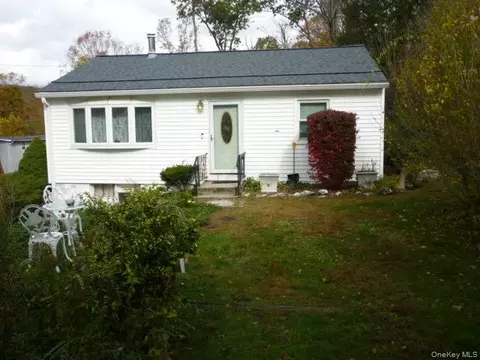 11 Hazel Dr, Patterson, NY 12563