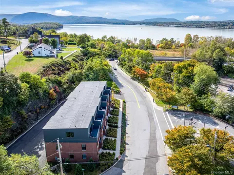 10 Beekman St #2, Beacon, NY 12508