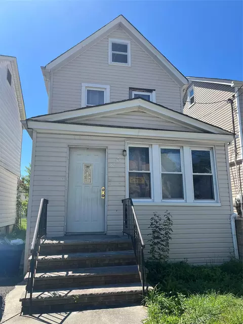 9048 204th St, New York, NY 11423