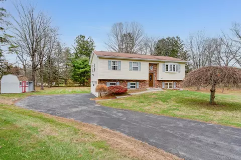 1 Mountainview Rd, Fishkill, NY 12524