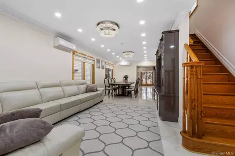 158-18 77th Ave, New York, NY 11366