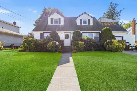 500 Willow St, Hempstead, NY 11550