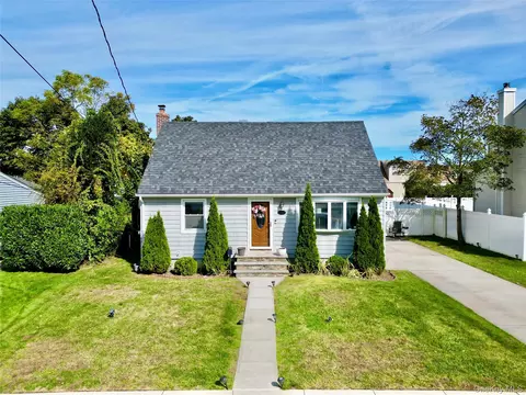 2197 6th St, East Meadow, NY 11554