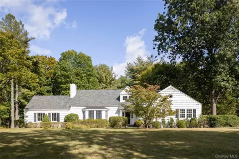 137 Linden Farms Rd, Locust Valley, NY 11560