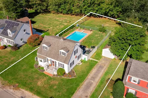 28 Sound Rd, Greenport, NY 11944