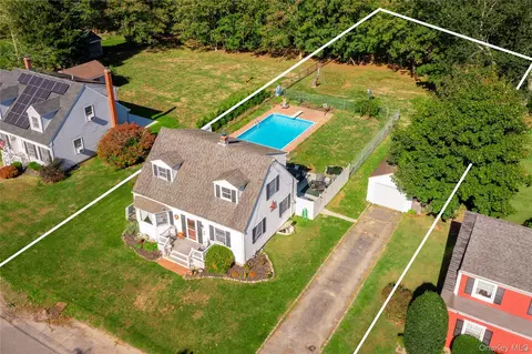 28 Sound Rd, Greenport, NY 11944