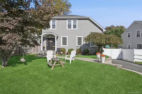 59 E 21st St, Huntington Station, NY 11746
