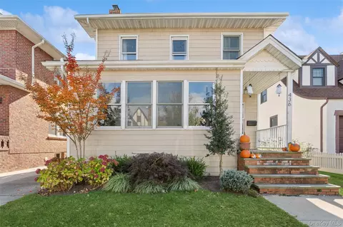 436 W Walnut St, Long Beach, NY 11561