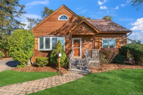 163 Academy St, Bayport, NY 11705