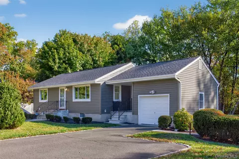 20 Jerrys Ave, Clarkstown, NY 10954