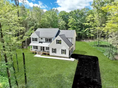 23 Forest Hills Ln, Mount Hope, NY 10963