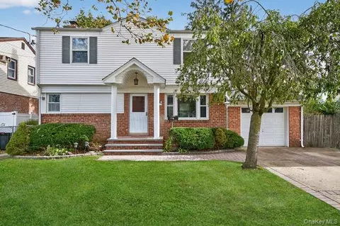 452 Latham Rd, North Hempstead, NY 11501