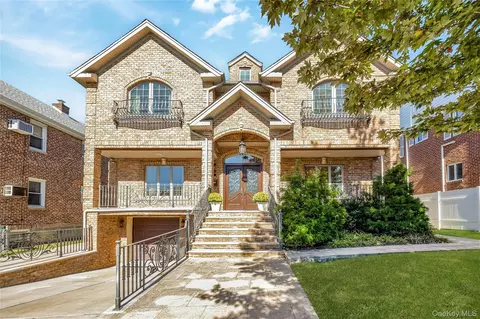 151-65 26 Ave, Flushing, NY 11354