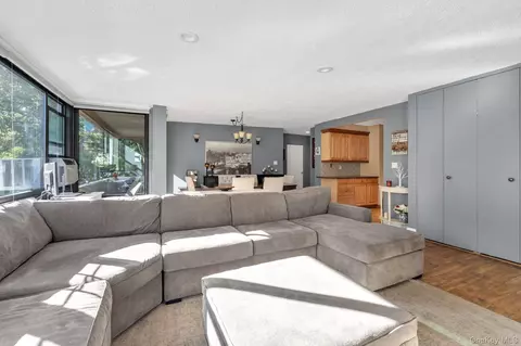162-11 9th Ave #3D, Beechhurst, NY 11357