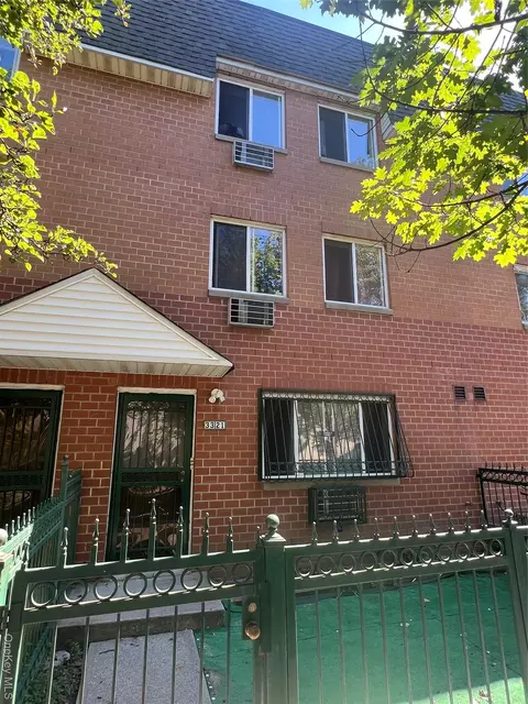 3321 13th St, Astoria, NY 11106