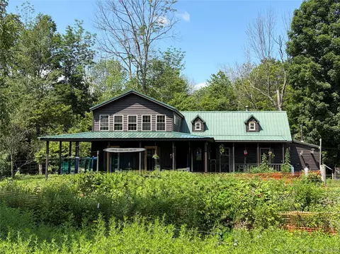13 Grooville Rd, Rockland, NY 12758