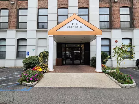76-18 69th Pl #3K, Glendale, NY 11385