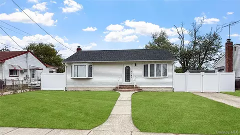 3 Beta Dr, Amityville, NY 11701