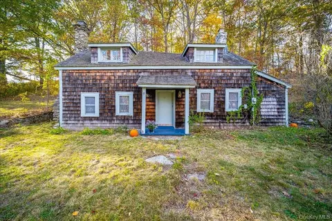 60 Cherry Ln, Stormville, NY 12582