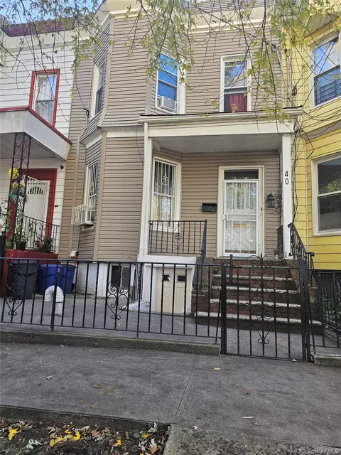40 Chestnut St, Brooklyn, NY 11208