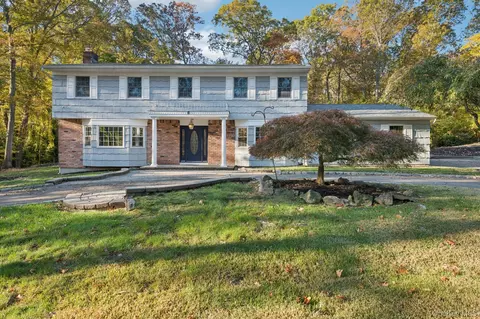 1 Rodsfield Ct, Huntington, NY 11743