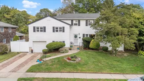 86 Caffrey Ave, Bethpage, NY 11714