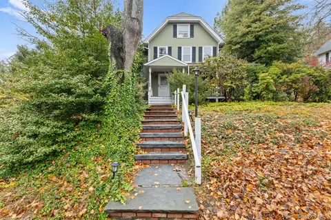 83 Hillside Ave, Mount Kisco, NY 10549