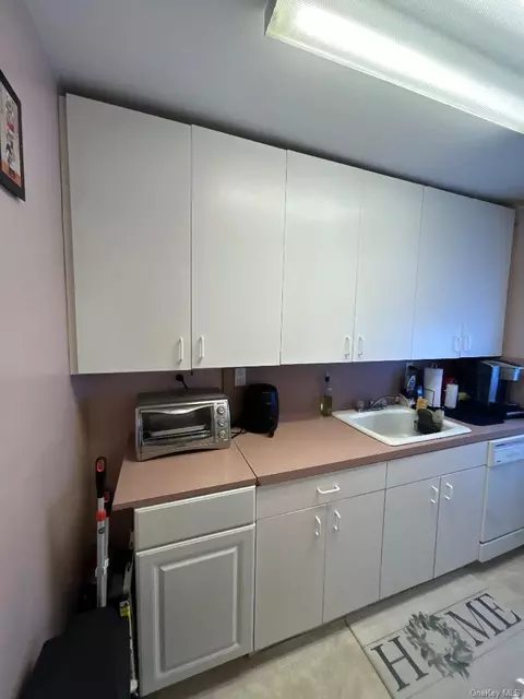 Kitchen - 17-84 166 #4-162, Whitestone, NY 11357 photo 3 of 3