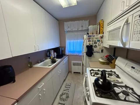 Kitchen - 17-84 166 #4-162, Whitestone, NY 11357 photo 2 of 3
