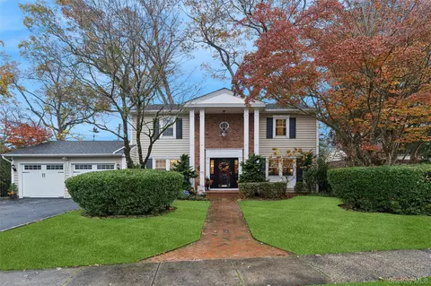 126 Andover Rd, Rockville Centre, NY 11570