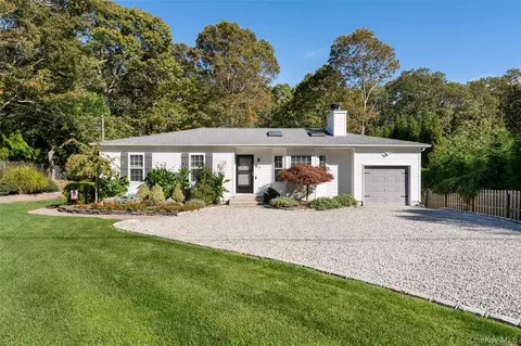 80 Washington Heights Ave, Hampton Bays, NY 11946