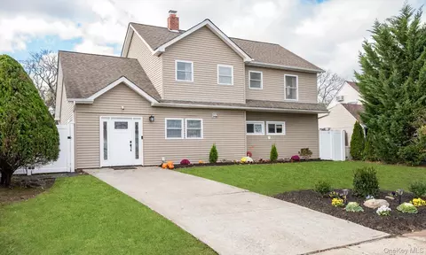 98 Hardy Ln, North Hempstead, NY 11590
