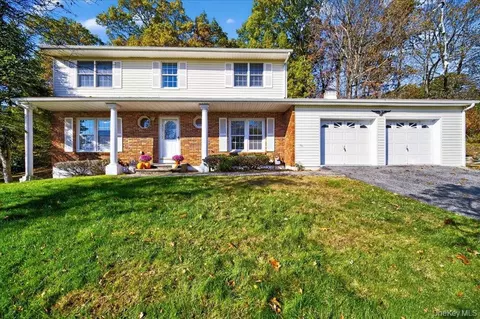 19 Sunset Ter, Highland Mills, NY 10930