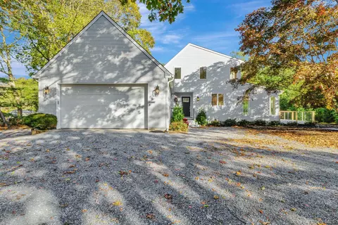 47 Belleview Ave, Center Moriches, NY 11934
