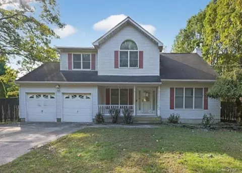 168 Hickory St, Port Jefferson Station, NY 11776