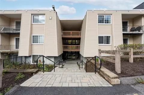 615 Fox Run Ln, Carmel Hamlet, NY 10512
