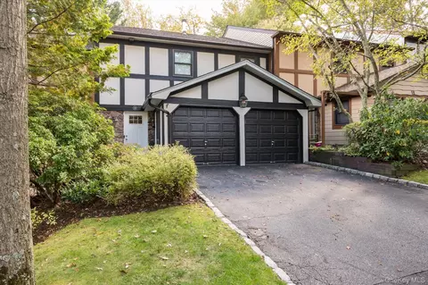 16 Sheffield Hl, Woodbury, NY 11797