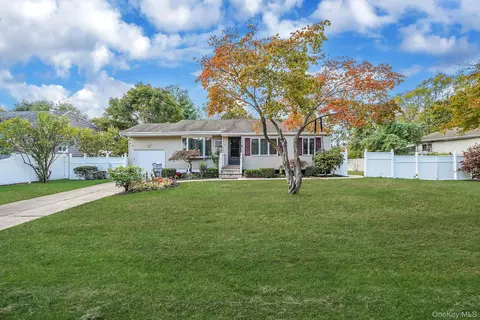 24 Chanel Dr, Brentwood, NY 11717