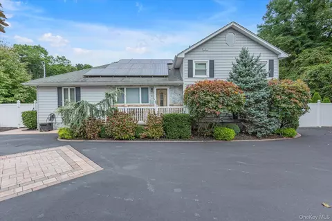 93 Gibbs Pond Rd, Nesconset, NY 11767