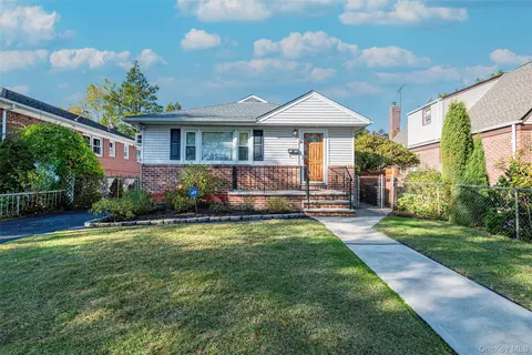 79-12 268th St, New York, NY 11004